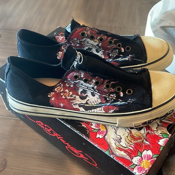 ED HARDY X CONVERSE. SIZE 9 Black. - Picture 2 of 5